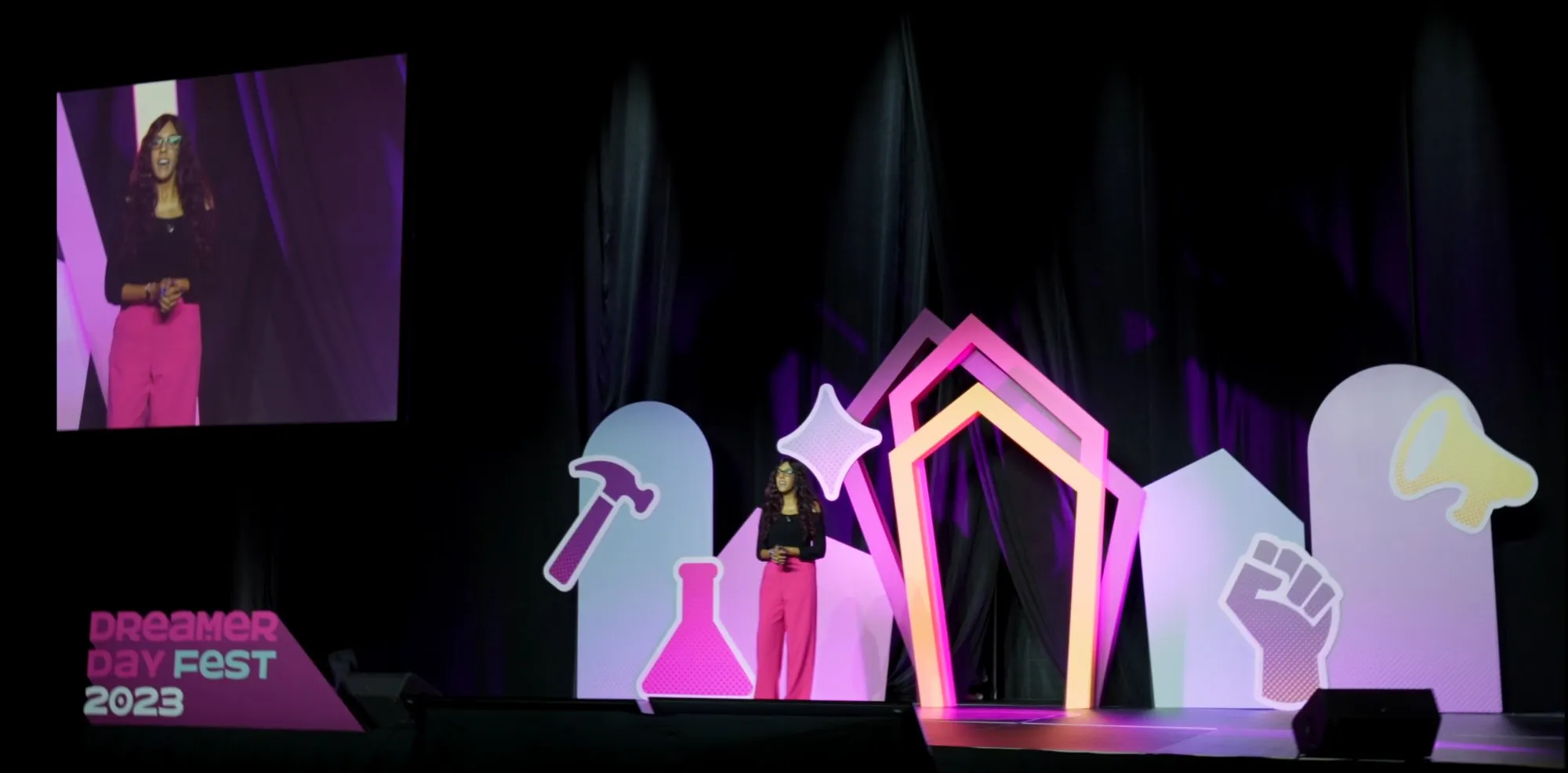 Lauren Pires speaking on stage at Dreamer Day Fest 2023