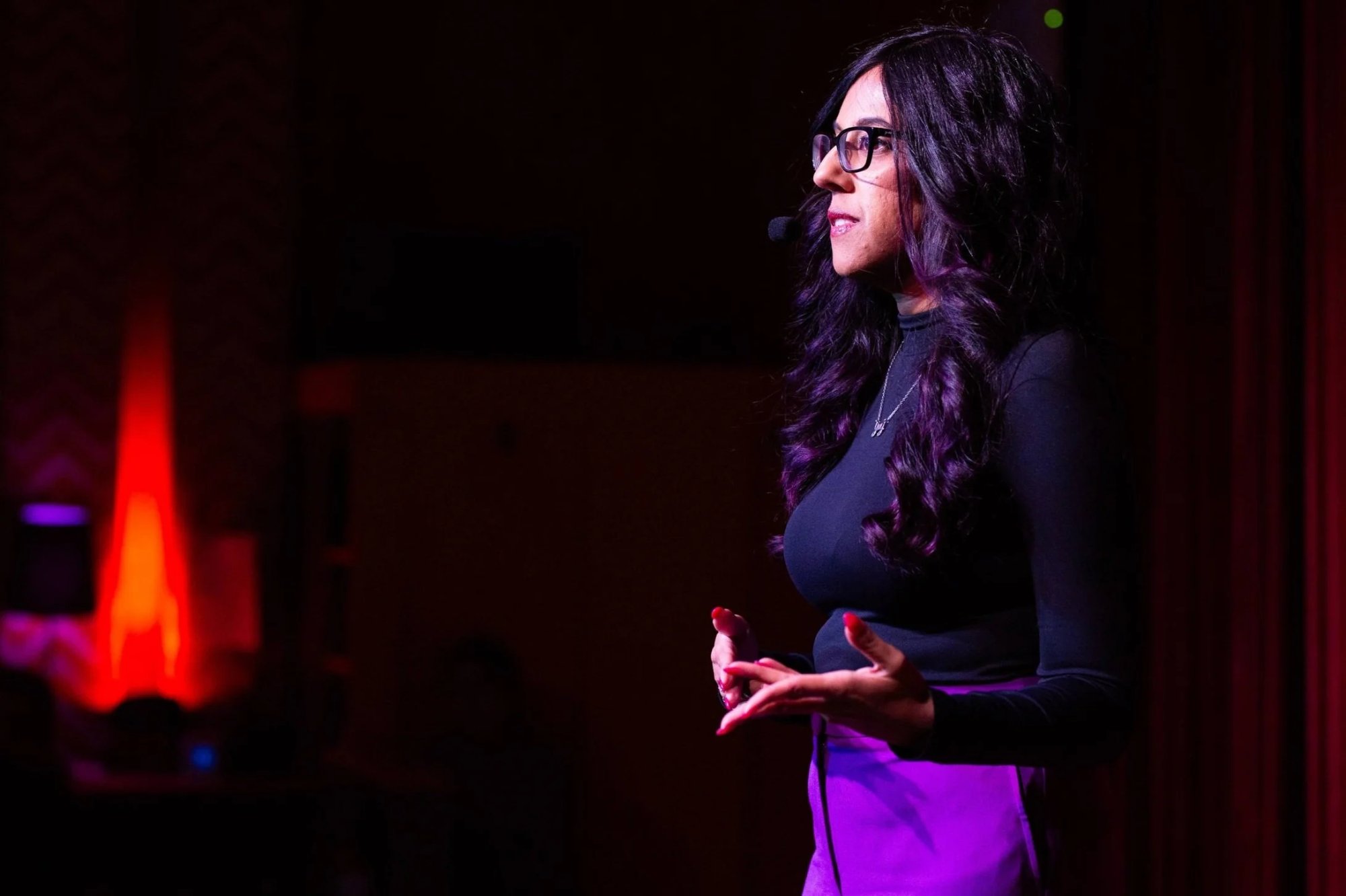 Lauren Pires on stage delivering resilience keynote